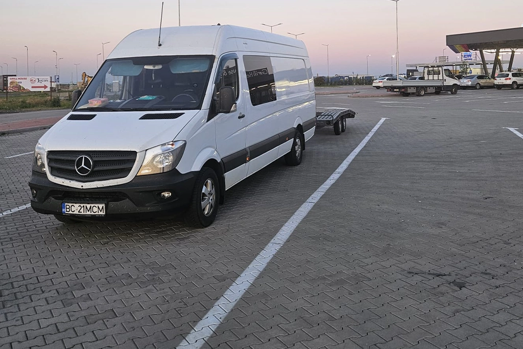 microbuz MCM Group Travel