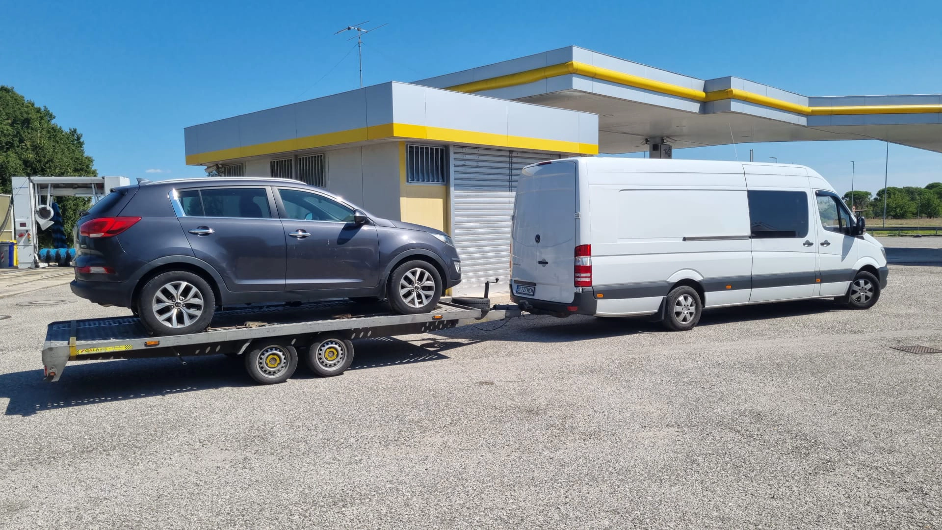 microbuz cu platformă MCM Group Travel